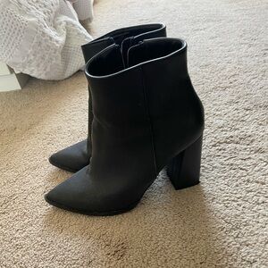 Steve Madden heeled point toe black boot